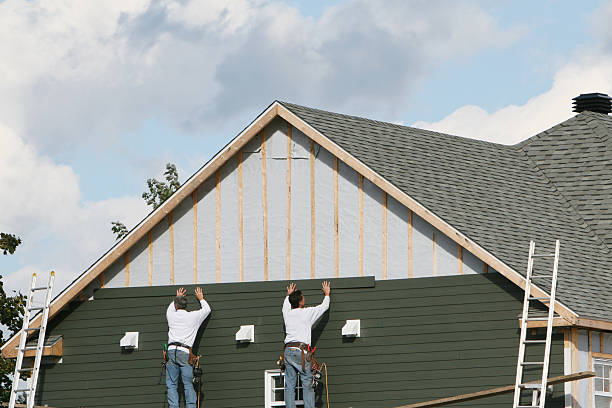 Professional Siding technician working in Orangeburg, NY